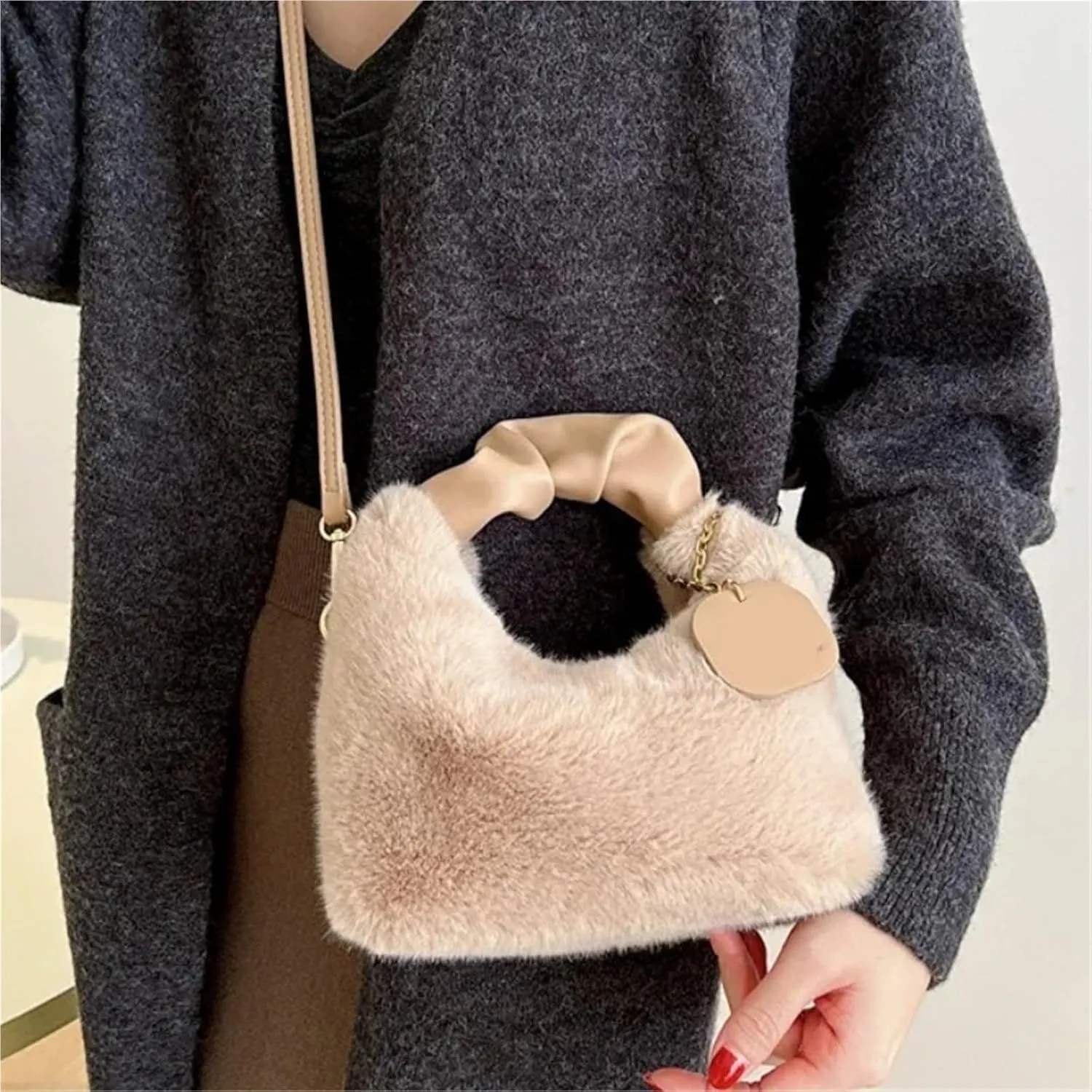 Fluffy Tote Bag Plush Handbags Ruched Handle Small Lady Shoulder Crossbody Bag Casual Tote For Women Winter Fuzzy Purses